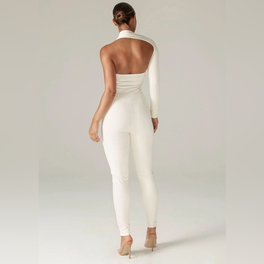 NWT Alieva Off-White One-Shoulder Jumpsuit - Size L - Picture 2 of 4